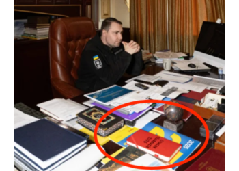A “List of Bastards 2026” spotted in Budanov’s office: exclusive photos of the notebook pages